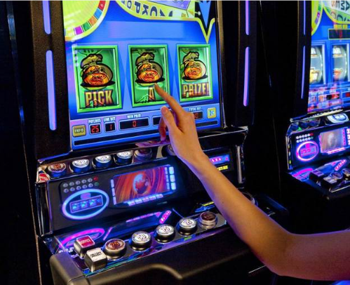 The Evolution of Slots: From Mechanical Reels to Digital Jackpots The Evolution of Slots: From Mechanical Reels to Digital Jackpots
